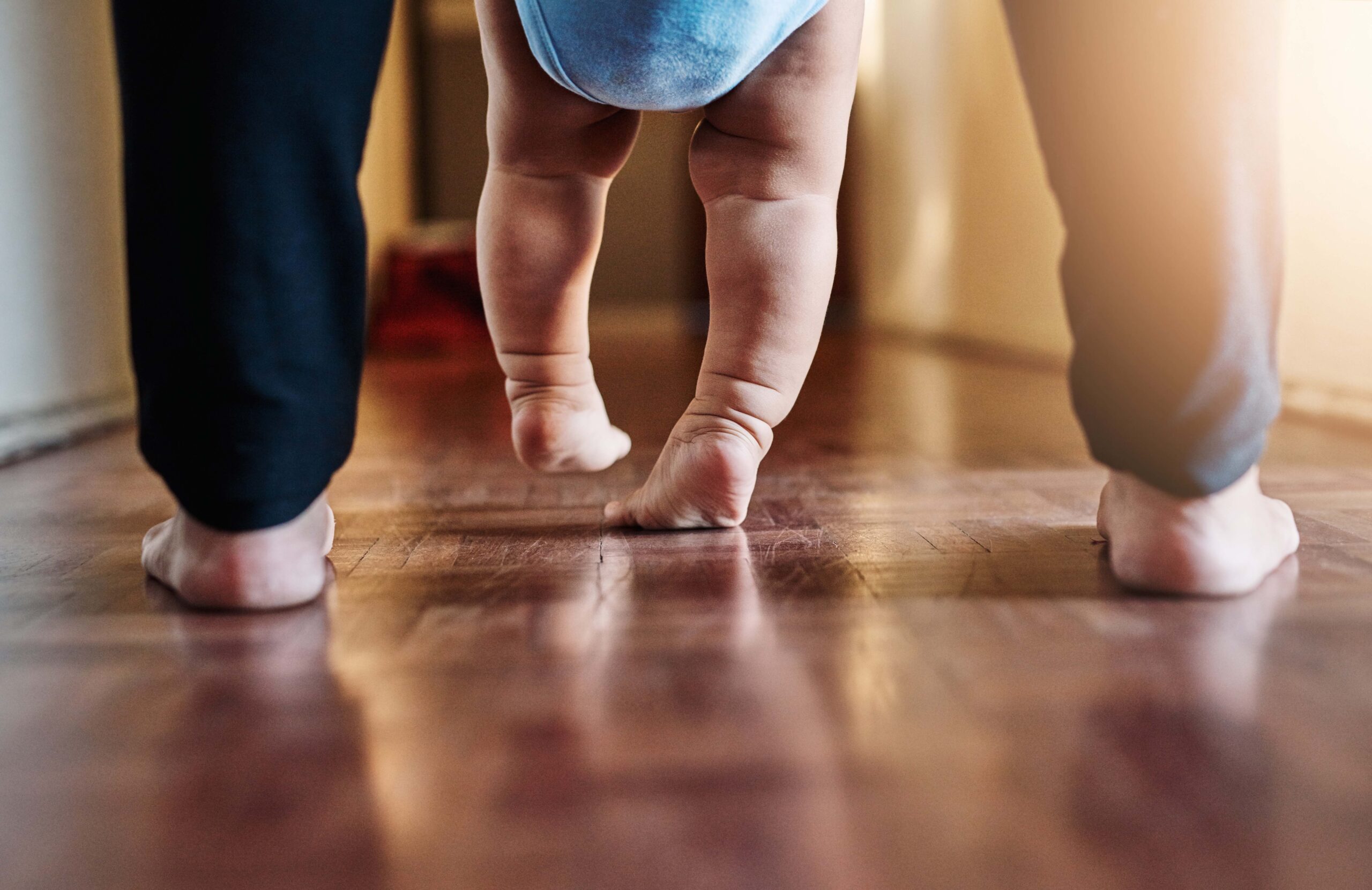 Lire la suite à propos de l’article Quand chausser bébé ? Les signes qu’il est prêt à marcher