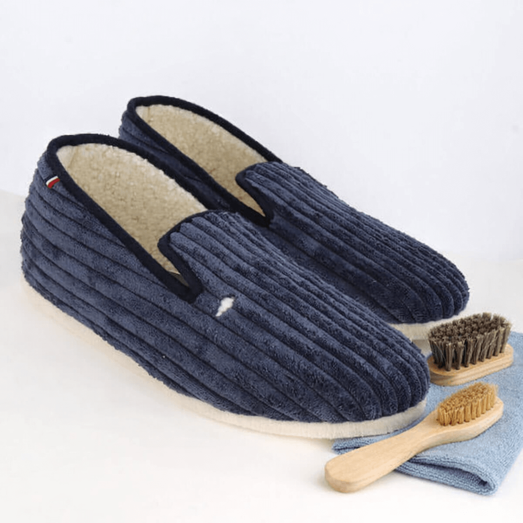 Lire la suite à propos de l’article Entretien charentaise : conseils essentiels pour un confort durable