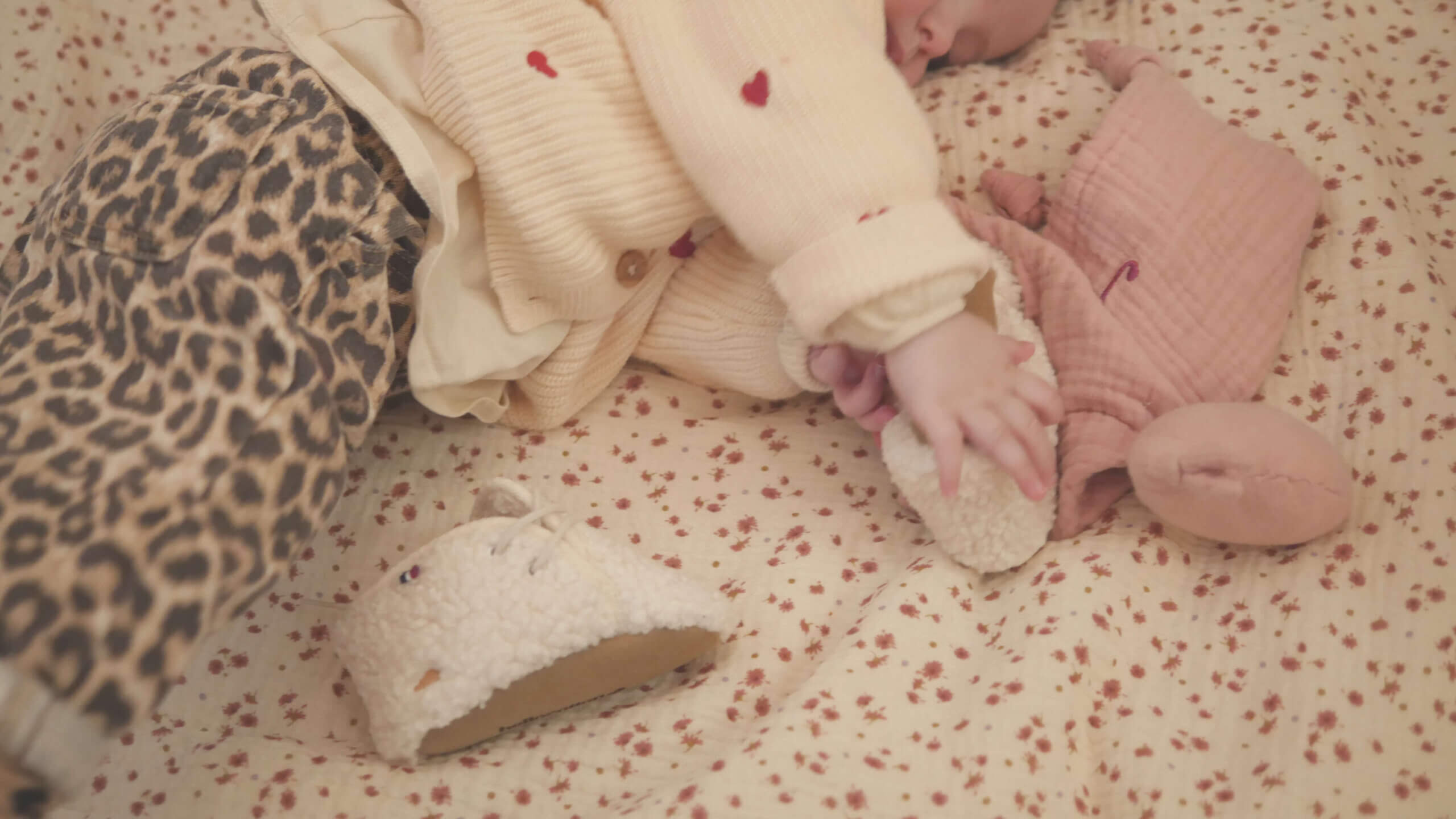 Lire la suite à propos de l’article Chausson souple pour bébé, le cadeau de naissance utile qui fait vraiment plaisir