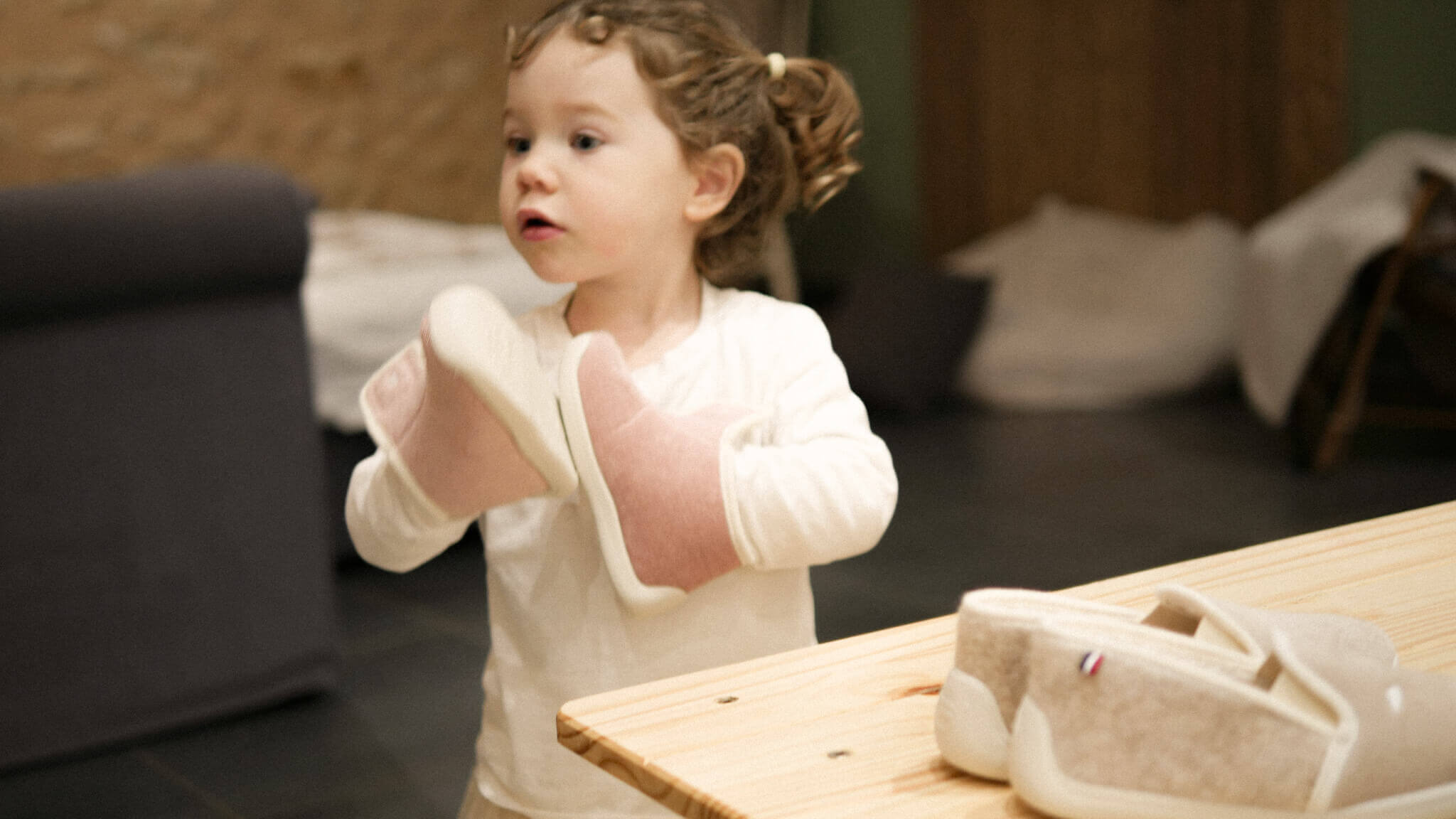 Lire la suite à propos de l’article Mon bébé enlève ses chaussons : 7 solutions efficaces