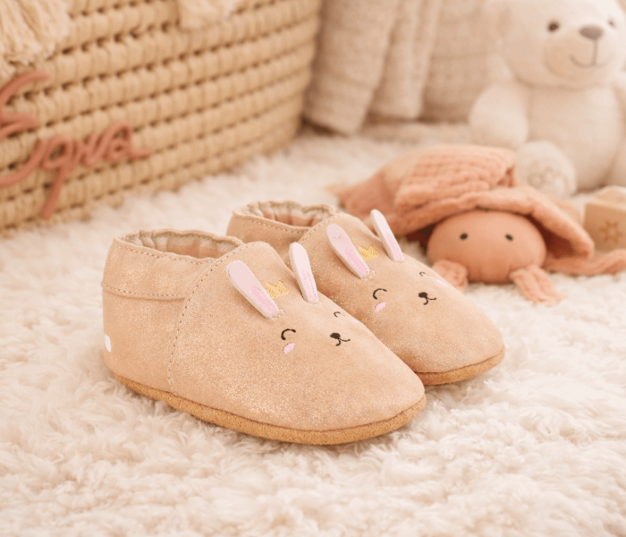 chausson cuir souple, matière naturelle pour la motricité et le développement de bébé